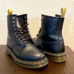 Dr.Martens Vegan 14045 boots